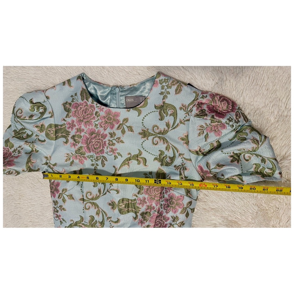 ASOS Short Sleeve Historical
Jacquard Dress - Picture 10 of 16